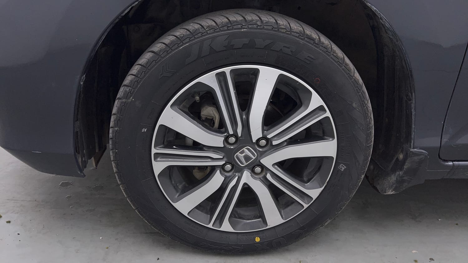 Used 2023 Honda Amaze VX 1.2 Petrol CVT Petrol Automatic tyres LEFT FRONT TYRE RIM VIEW