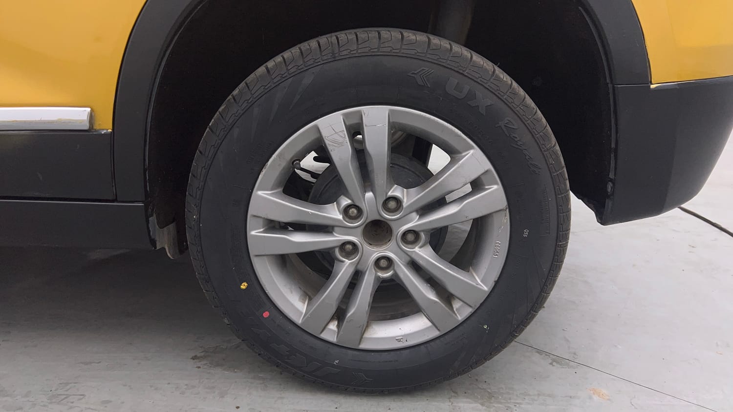 Used 2017 Maruti Suzuki Vitara Brezza [2016-2020] ZDi Diesel Manual tyres LEFT REAR TYRE RIM VIEW