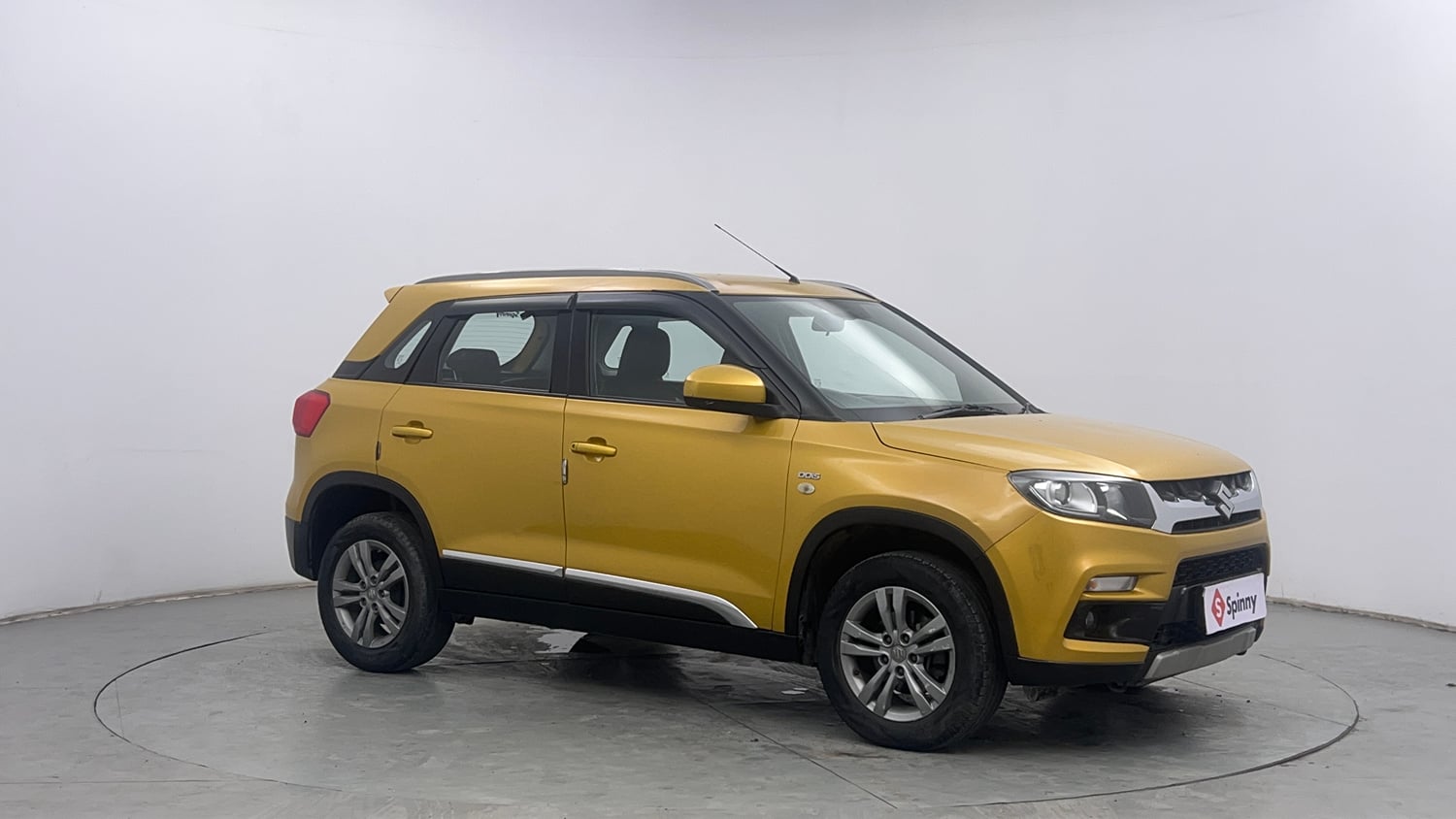 Used 2017 Maruti Suzuki Vitara Brezza [2016-2020] ZDi Diesel Manual exterior RIGHT FRONT CORNER VIEW