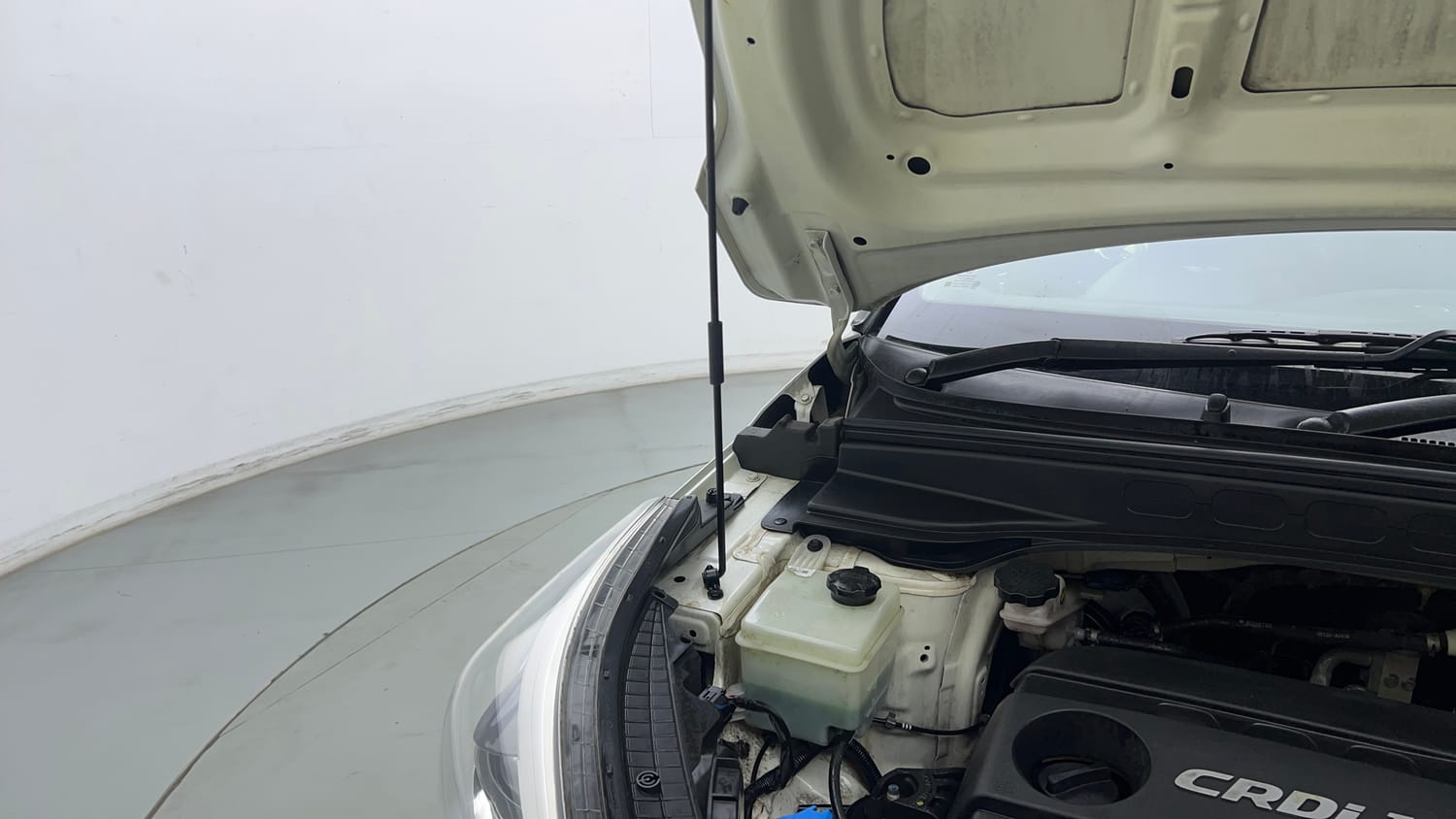 Used 2018 Hyundai Creta SX 1.6 CRDi Diesel Manual engine ENGINE RIGHT SIDE HINGE & APRON VIEW