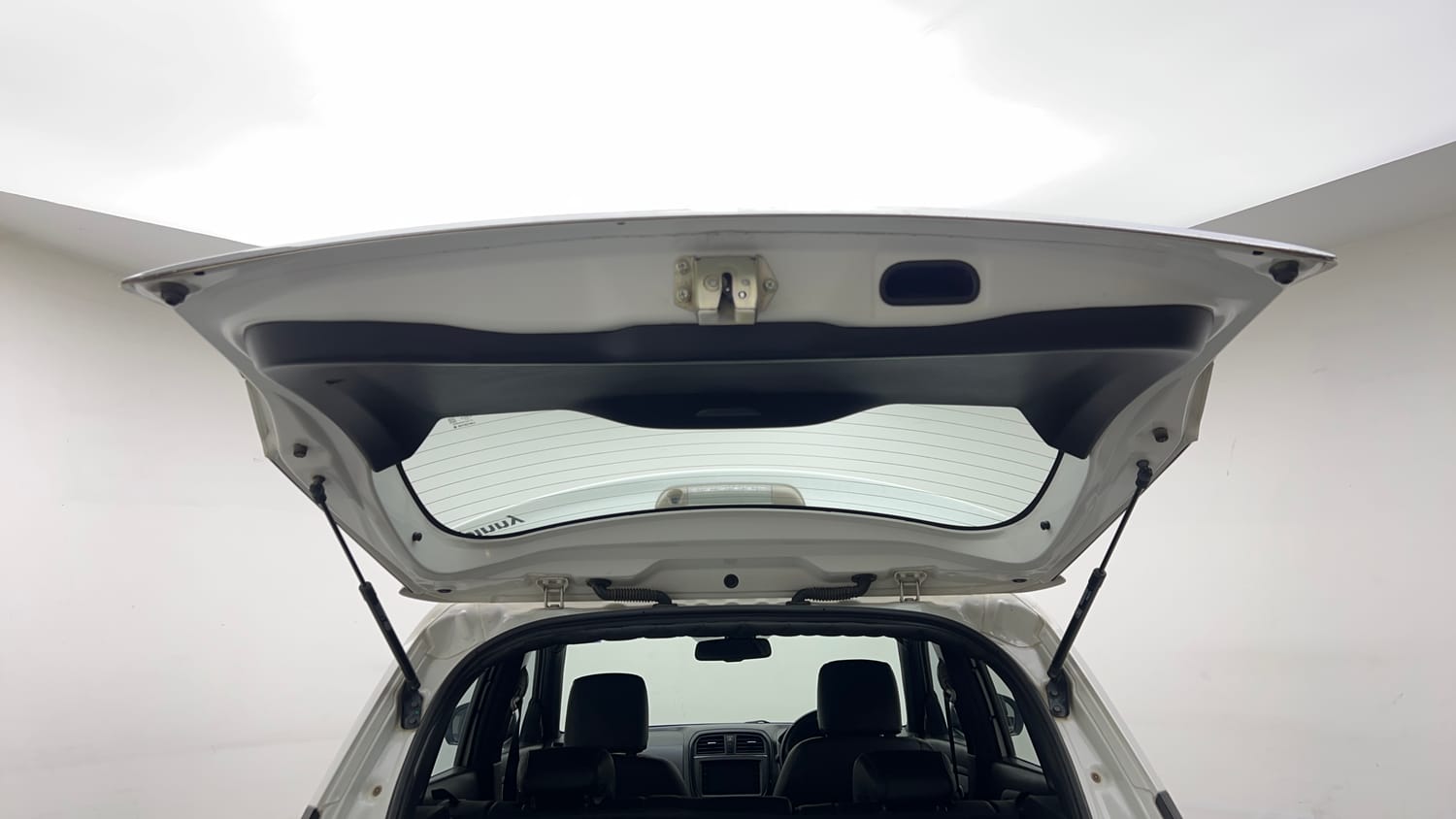 Used 2020 Maruti Suzuki Vitara Brezza ZXi Plus AT SHVS Petrol Automatic interior DICKY DOOR OPEN VIEW