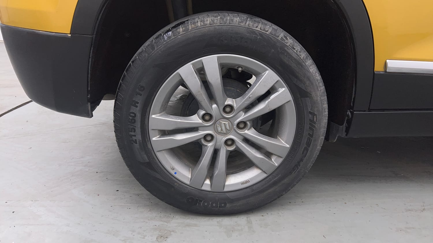 Used 2017 Maruti Suzuki Vitara Brezza [2016-2020] ZDi Diesel Manual tyres RIGHT REAR TYRE RIM VIEW