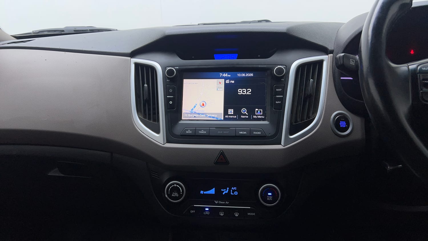 Used 2018 Hyundai Creta SX 1.6 CRDi Diesel Manual top_features Integrated (in-dash) music system