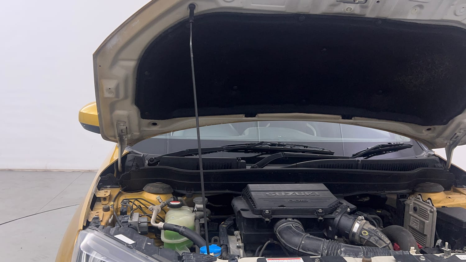 Used 2017 Maruti Suzuki Vitara Brezza [2016-2020] ZDi Diesel Manual engine ENGINE RIGHT SIDE HINGE & APRON VIEW