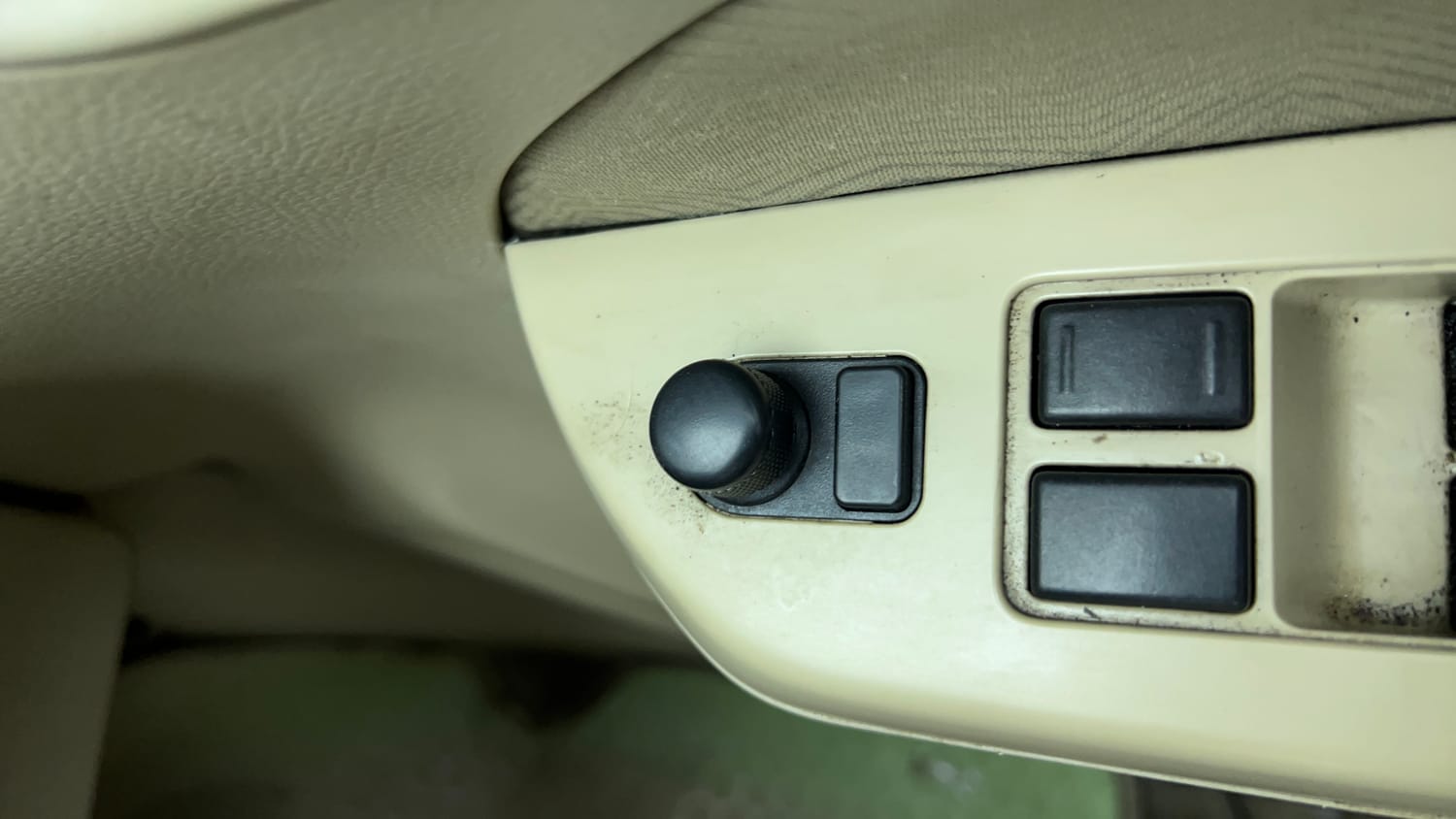 Used 2016 Maruti Suzuki Ertiga VXI Petrol Manual top_features Adjustable ORVM