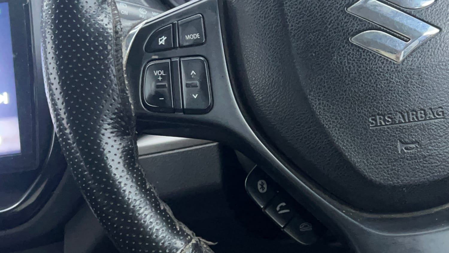Used 2017 Maruti Suzuki Vitara Brezza [2016-2020] ZDi Diesel Manual top_features Steering mounted controls
