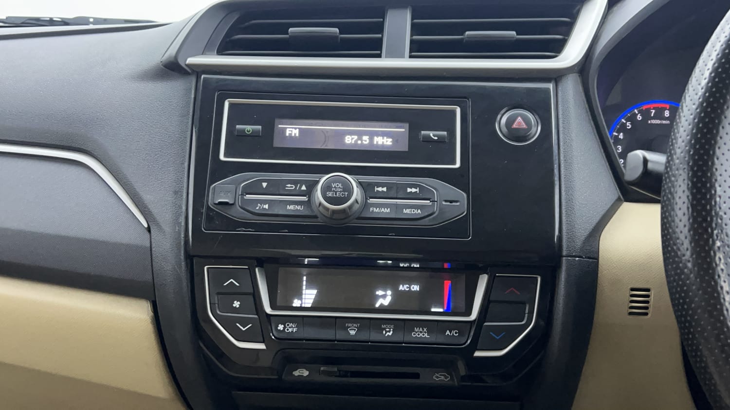 Used 2017 Honda Amaze 1.2 S i-VTEC Opt Petrol Manual interior MUSIC SYSTEM & AC CONTROL VIEW