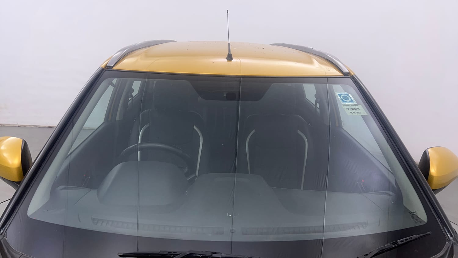 Used 2017 Maruti Suzuki Vitara Brezza [2016-2020] ZDi Diesel Manual exterior FRONT WINDSHIELD VIEW