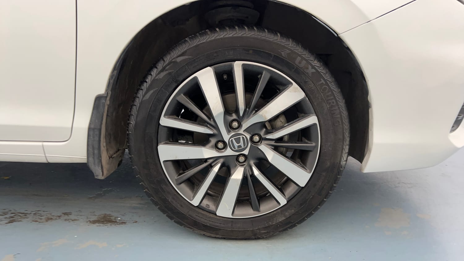 Used 2021 Honda City VX CVT Petrol Petrol Automatic tyres RIGHT FRONT TYRE RIM VIEW