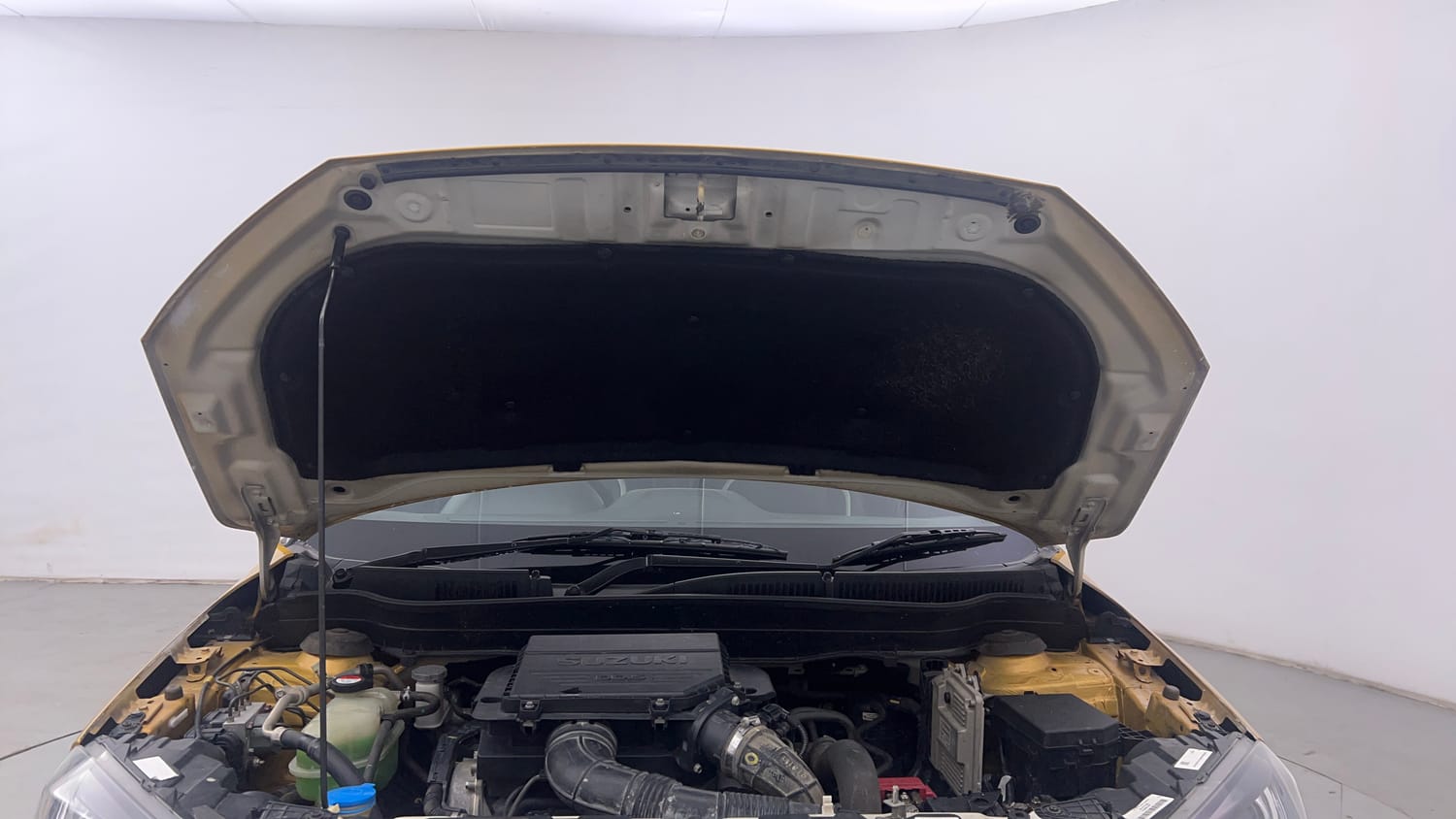 Used 2017 Maruti Suzuki Vitara Brezza [2016-2020] ZDi Diesel Manual engine ENGINE & BONNET OPEN FRONT VIEW