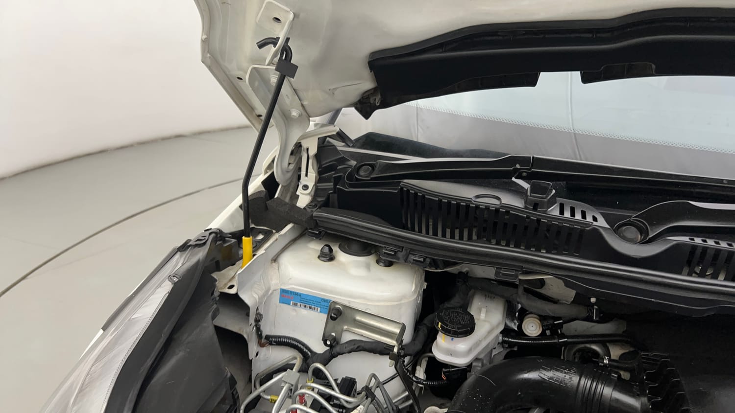 Used 2023 Tata Nexon XZ Plus LUX Petrol Manual engine ENGINE RIGHT SIDE HINGE & APRON VIEW