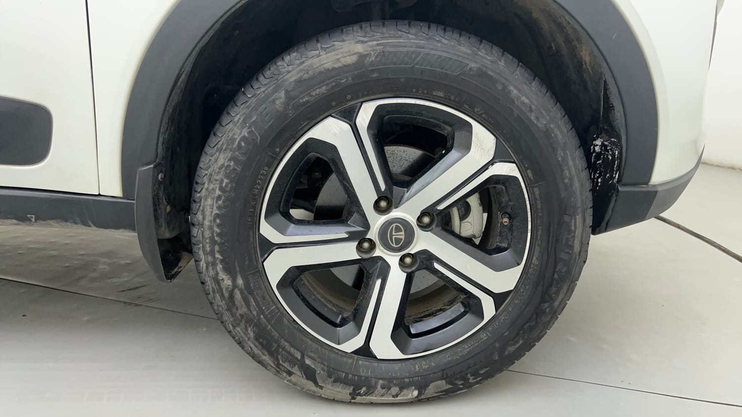 Used 2023 Tata Nexon XZ Plus LUX Petrol Manual tyres RIGHT FRONT TYRE RIM VIEW