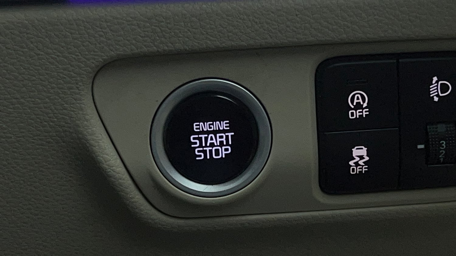 Used 2023 Kia Carens Luxury Plus 1.5 Diesel iMT 7 STR Diesel Manual top_features Keyless start