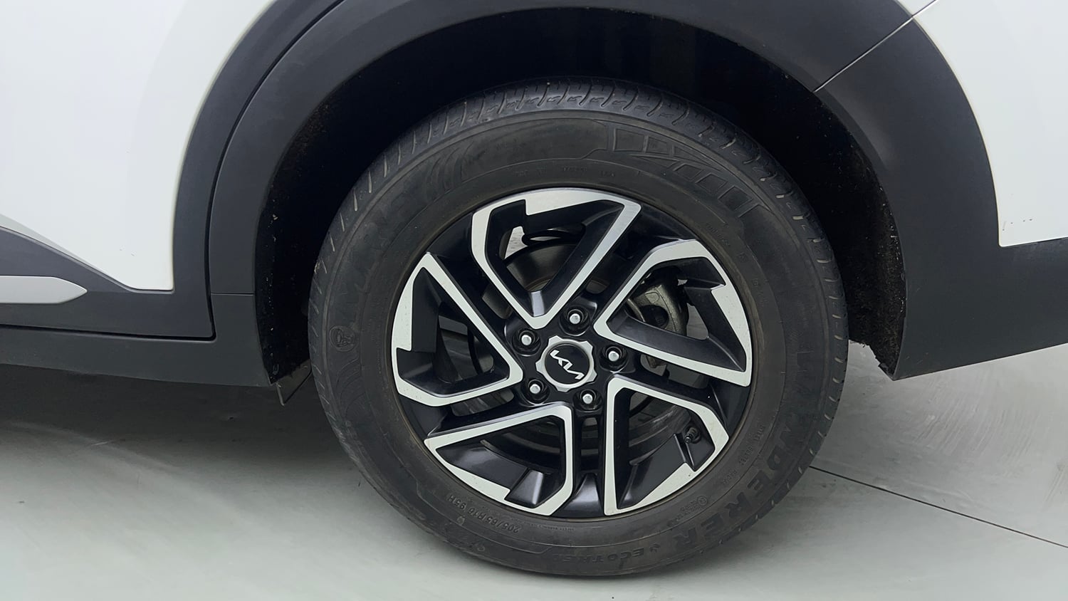 Used 2023 Kia Carens Luxury Plus 1.5 Diesel iMT 7 STR Diesel Manual tyres LEFT REAR TYRE RIM VIEW