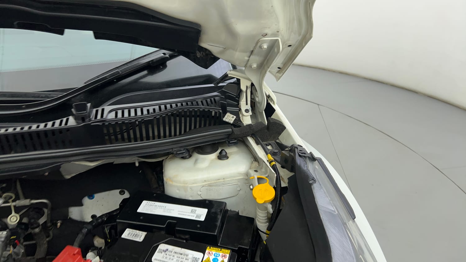 Used 2023 Tata Nexon XZ Plus LUX Petrol Manual engine ENGINE LEFT SIDE HINGE & APRON VIEW