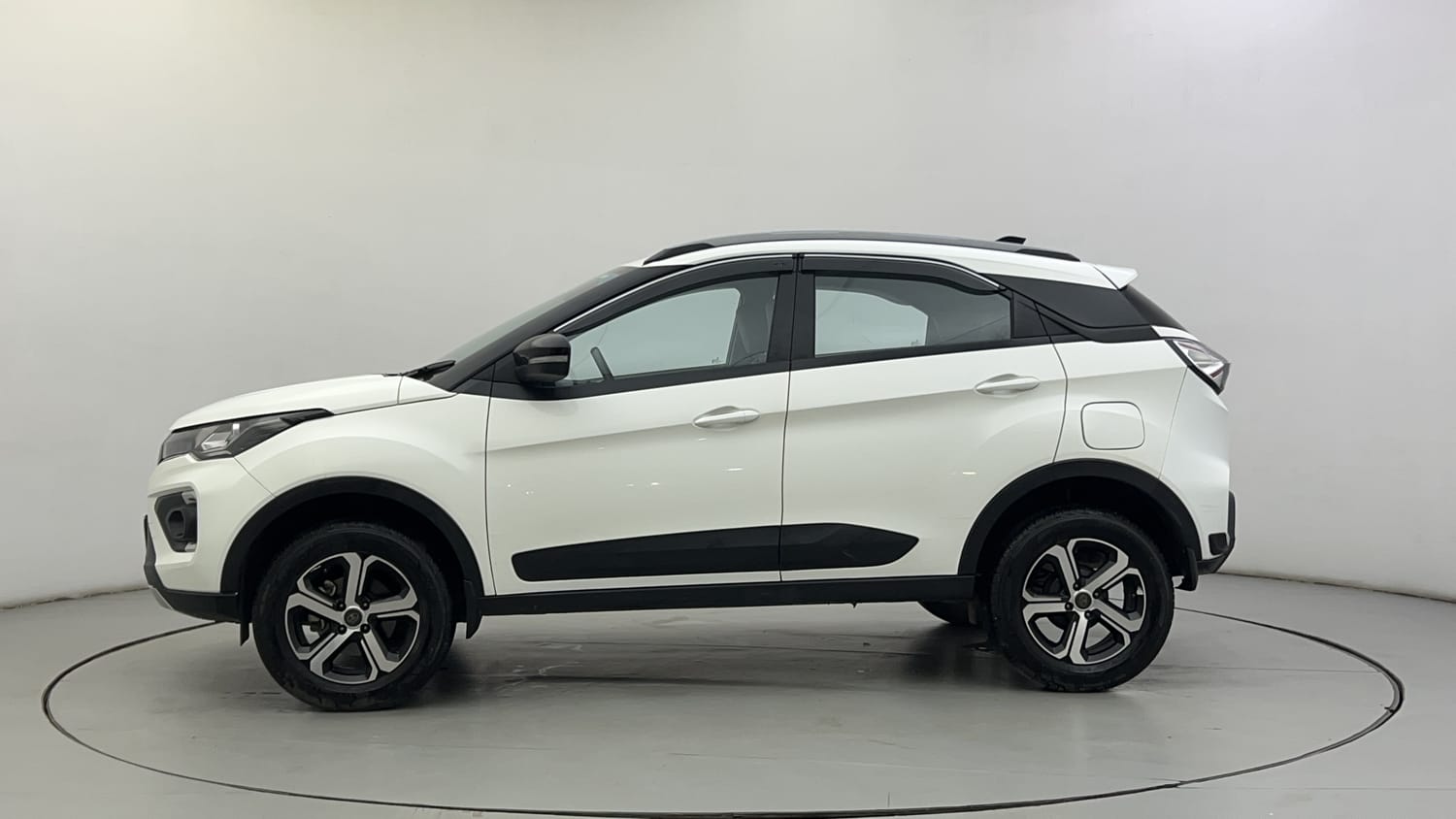 Used 2023 Tata Nexon XZ Plus LUX Petrol Manual exterior LEFT SIDE VIEW
