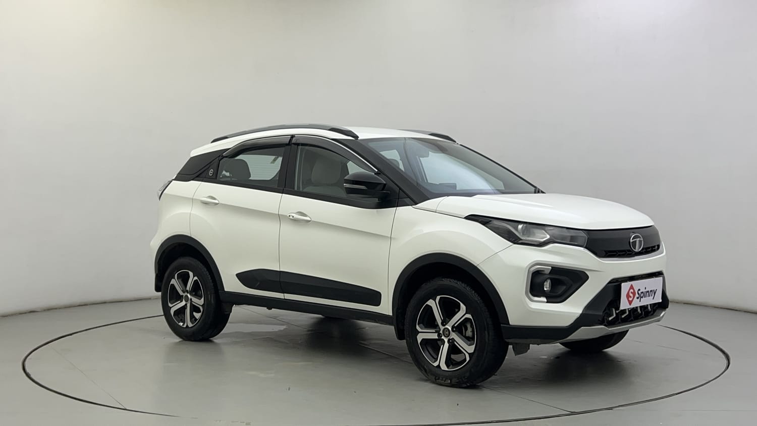 Used 2023 Tata Nexon XZ Plus LUX Petrol Manual exterior RIGHT FRONT CORNER VIEW