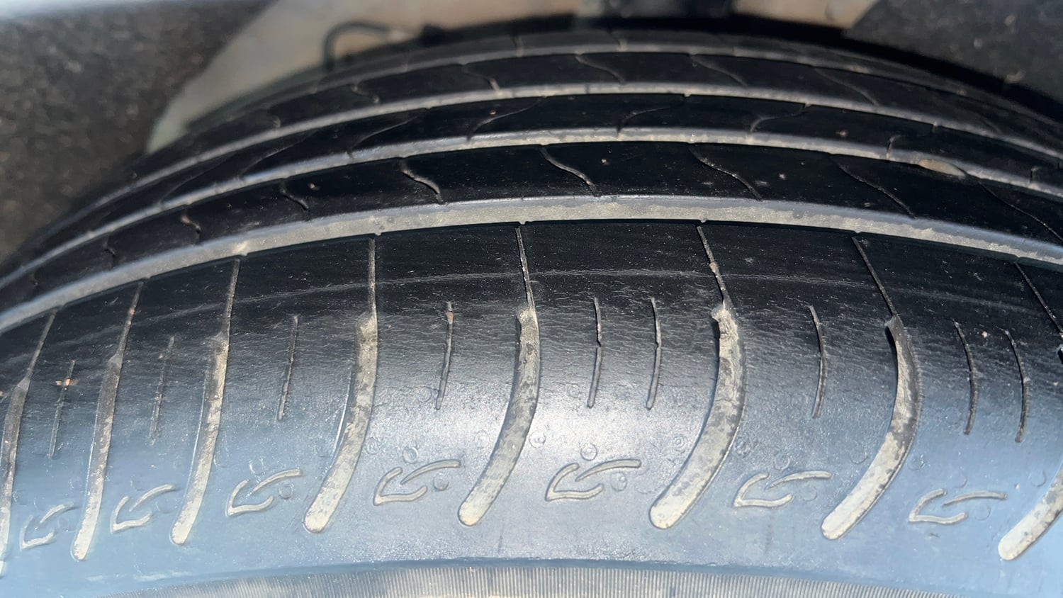 Used 2023 Kia Carens Luxury Plus 1.5 Diesel iMT 7 STR Diesel Manual tyres RIGHT REAR TYRE TREAD VIEW