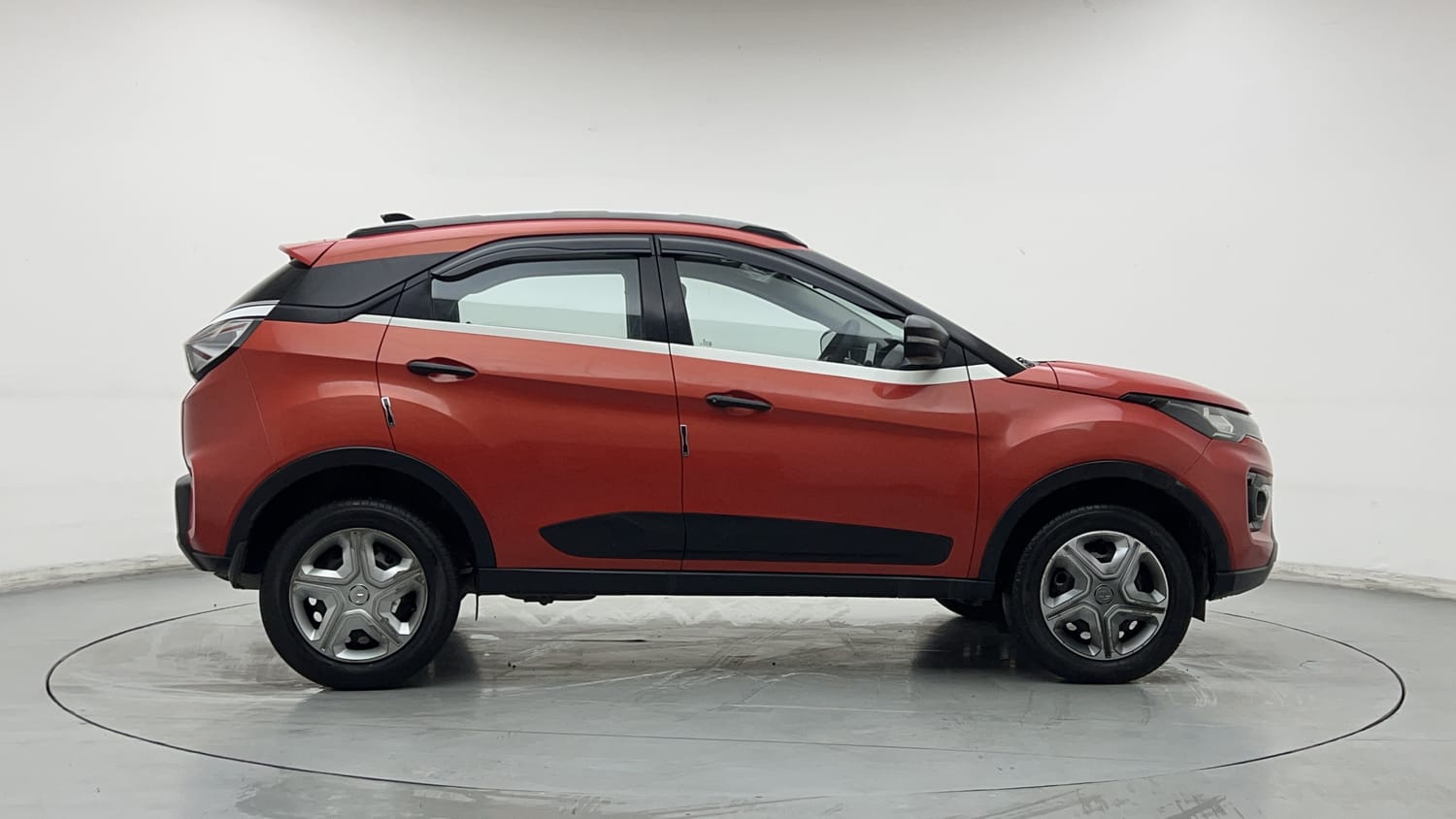 Used 2022 Tata Nexon XM Plus (S) Petrol Manual exterior RIGHT SIDE VIEW