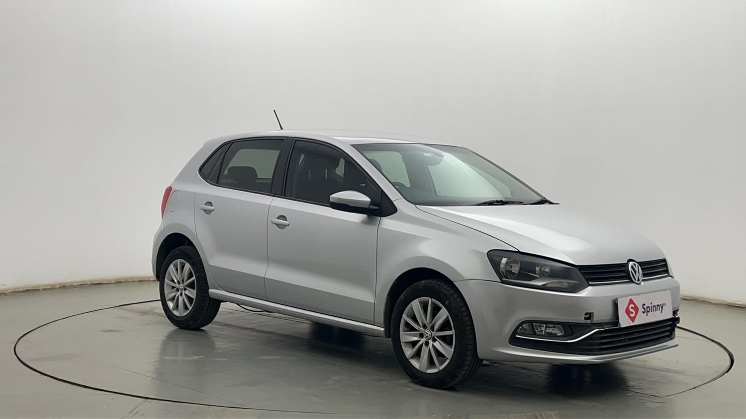 Used 2016 Volkswagen Polo Highline1.2L (P) Petrol Manual exterior RIGHT FRONT CORNER VIEW