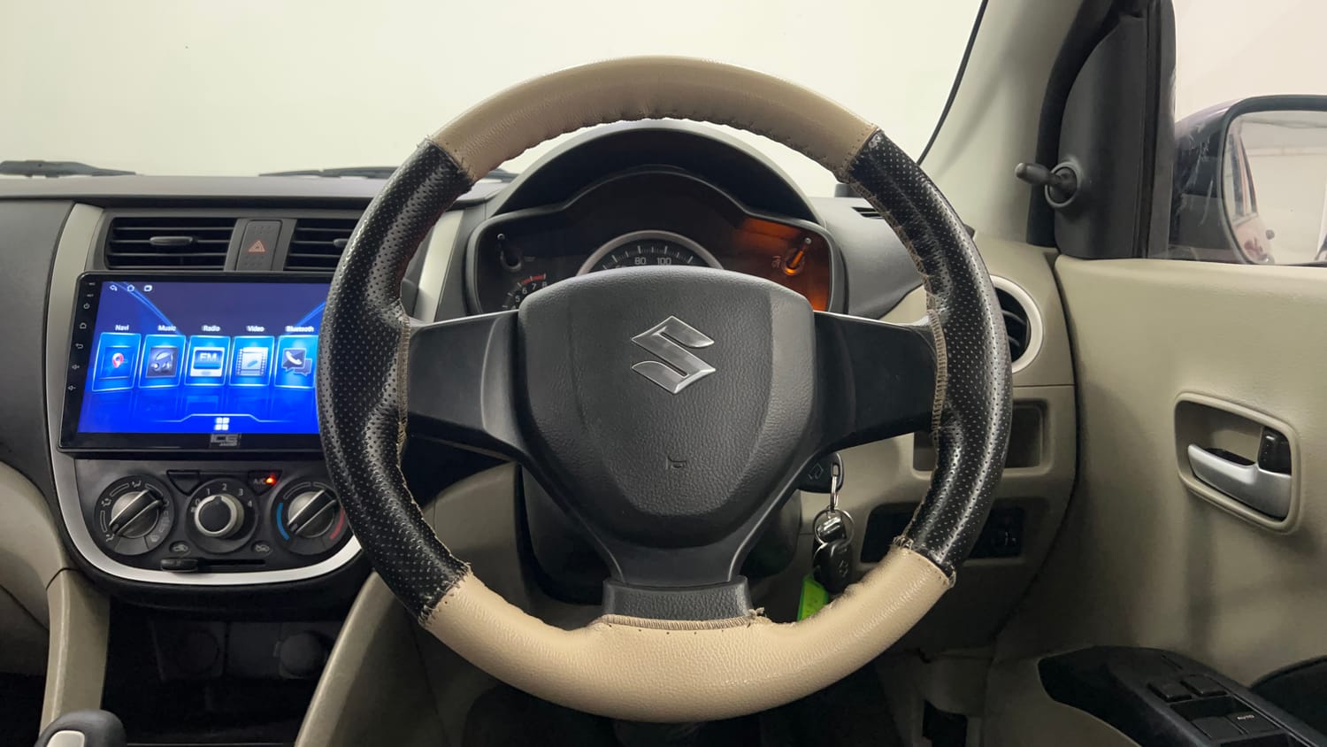 Used 2014 Maruti Suzuki Celerio VXi AMT Petrol Automatic interior STEERING VIEW