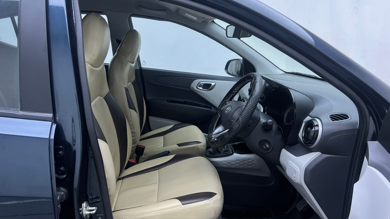 Used 2022 Hyundai Grand i10 Nios Sportz 1.2 Kappa VTVT Petrol Manual interior RIGHT SIDE FRONT DOOR CABIN VIEW