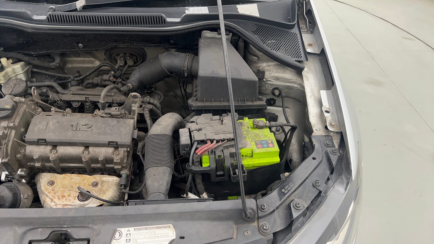 Used 2016 Volkswagen Polo Highline1.2L (P) Petrol Manual engine ENGINE LEFT SIDE VIEW