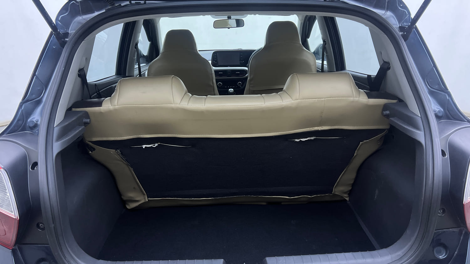 Used 2022 Hyundai Grand i10 Nios Sportz 1.2 Kappa VTVT Petrol Manual interior DICKY INSIDE VIEW