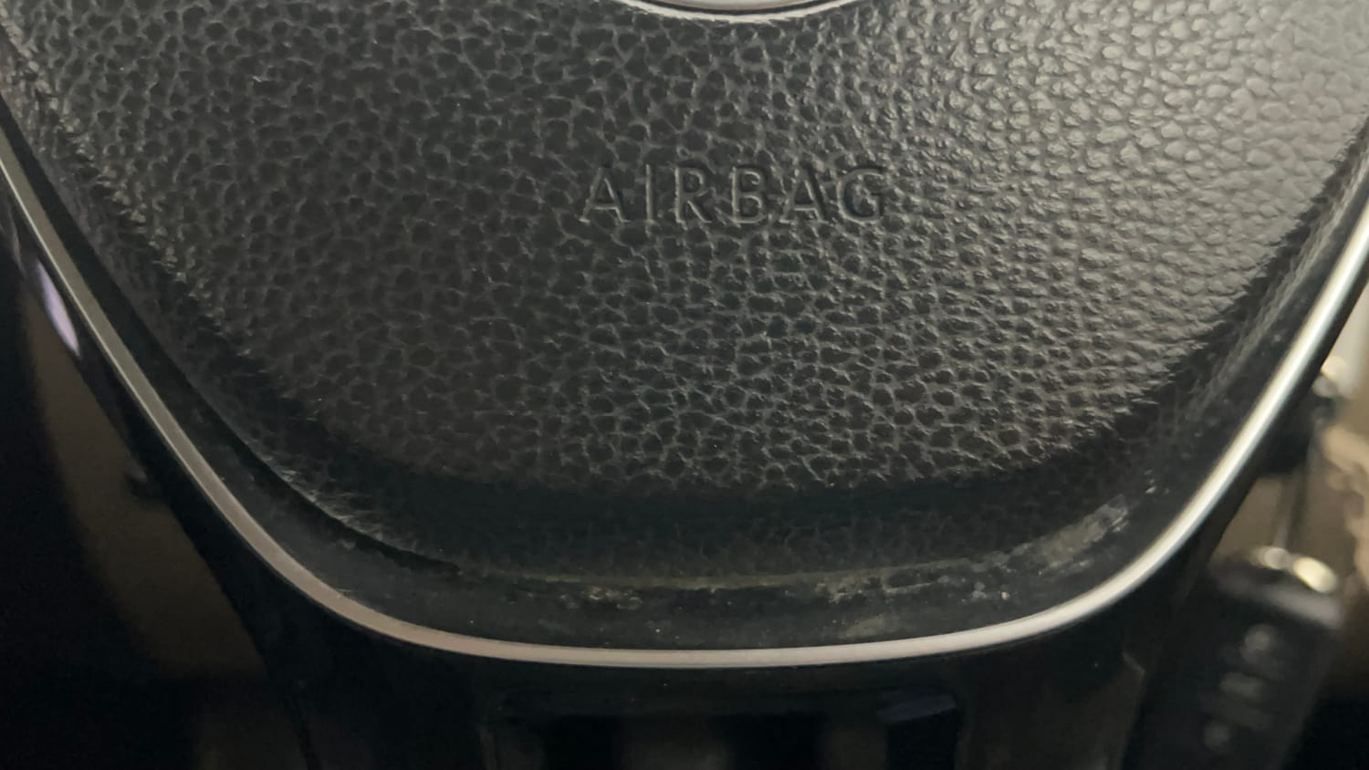 Used 2016 Volkswagen Polo Highline1.2L (P) Petrol Manual top_features Airbags