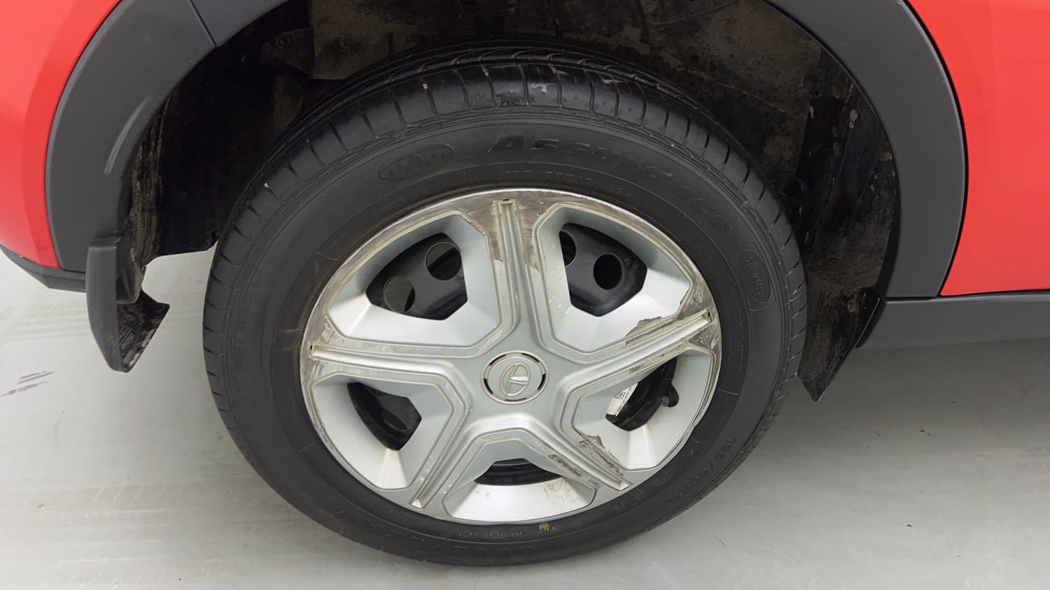 Used 2022 Tata Nexon XM Plus (S) Petrol Manual tyres RIGHT REAR TYRE RIM VIEW