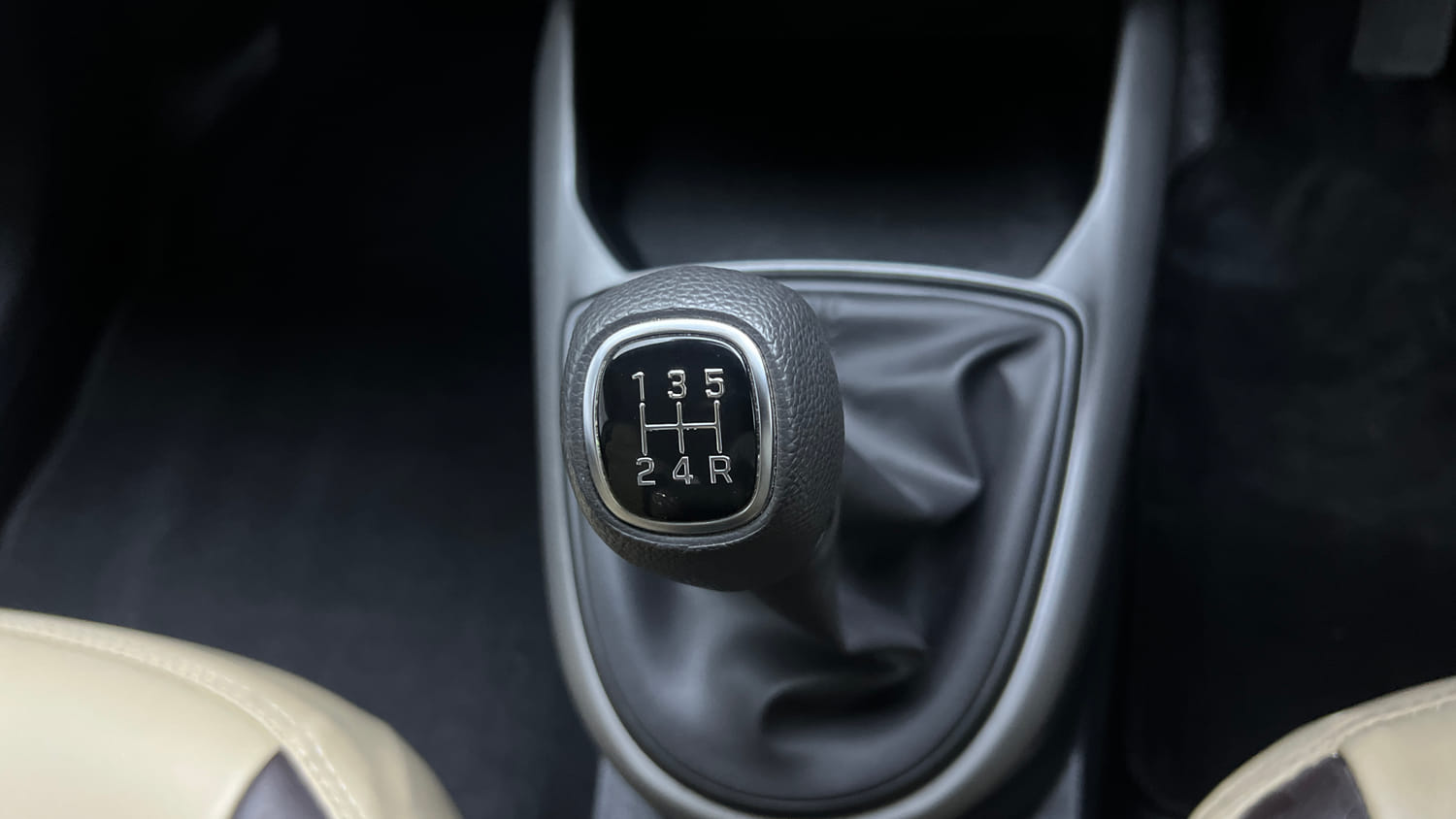 Used 2022 Hyundai Grand i10 Nios Sportz 1.2 Kappa VTVT Petrol Manual interior GEAR  KNOB VIEW