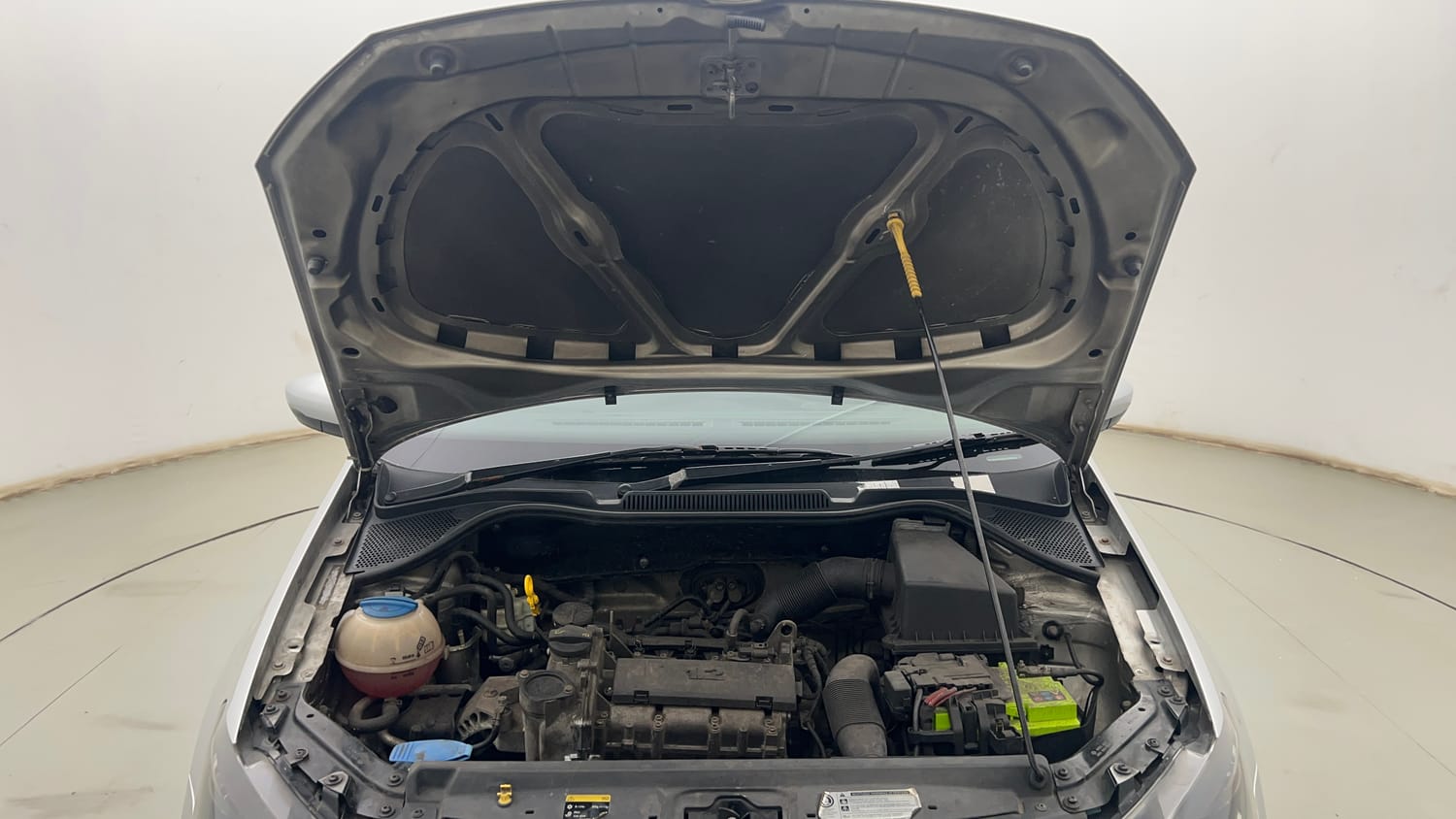 Used 2016 Volkswagen Polo Highline1.2L (P) Petrol Manual engine ENGINE & BONNET OPEN FRONT VIEW