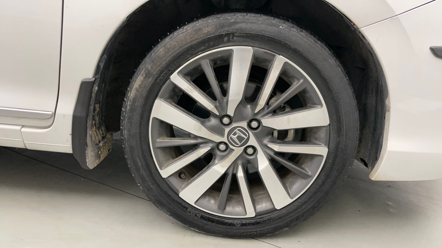 Used 2020 Honda City ZX Petrol Petrol Manual tyres RIGHT FRONT TYRE RIM VIEW