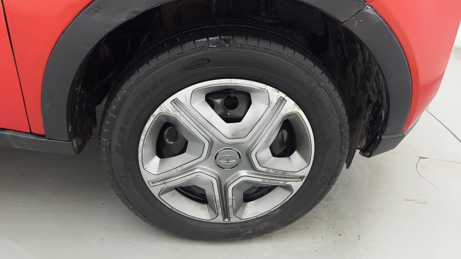 Used 2022 Tata Nexon XM Plus (S) Petrol Manual tyres RIGHT FRONT TYRE RIM VIEW
