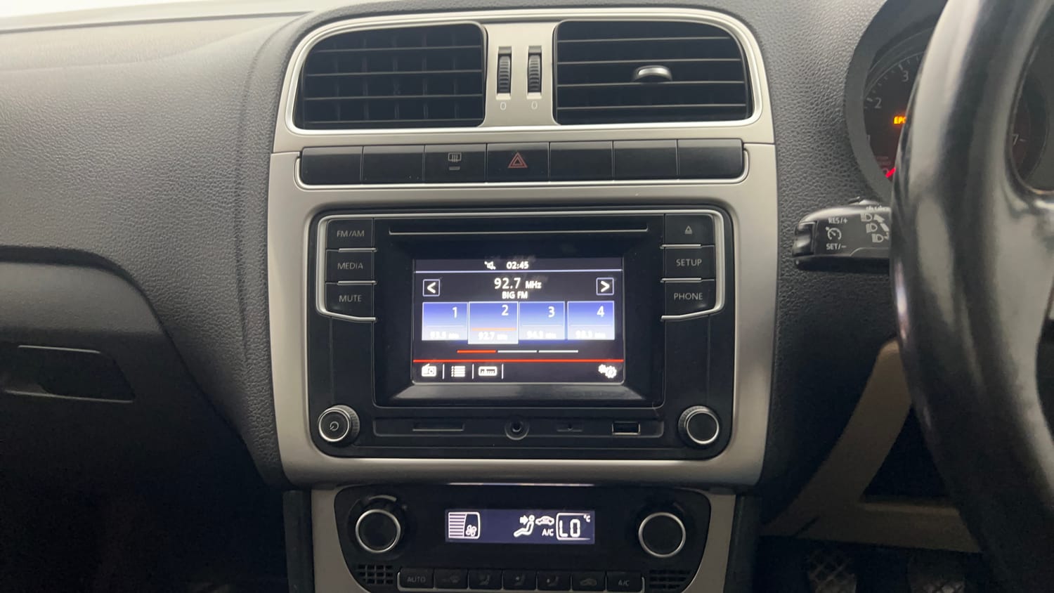 Used 2016 Volkswagen Polo Highline1.2L (P) Petrol Manual top_features Integrated (in-dash) music system