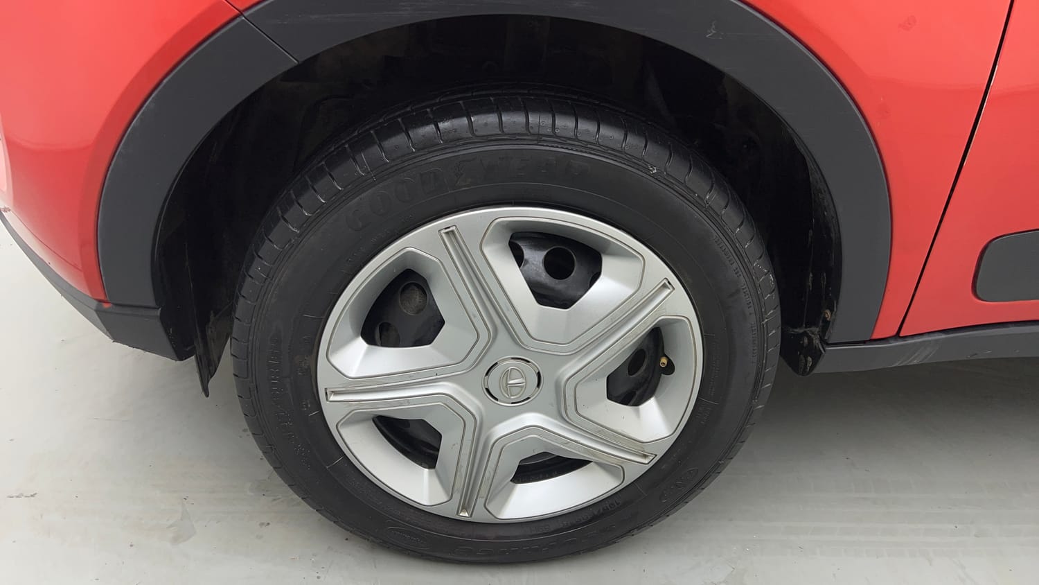 Used 2022 Tata Nexon XM Plus (S) Petrol Manual tyres LEFT FRONT TYRE RIM VIEW