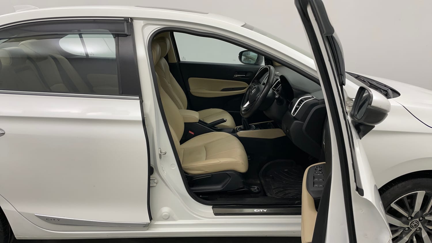 Used 2020 Honda City ZX Petrol Petrol Manual interior RIGHT SIDE FRONT DOOR CABIN VIEW