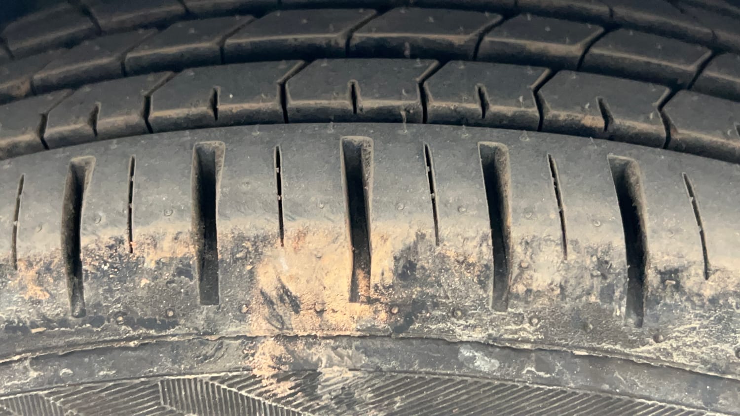 Used 2016 Volkswagen Polo Highline1.2L (P) Petrol Manual tyres RIGHT FRONT TYRE TREAD VIEW