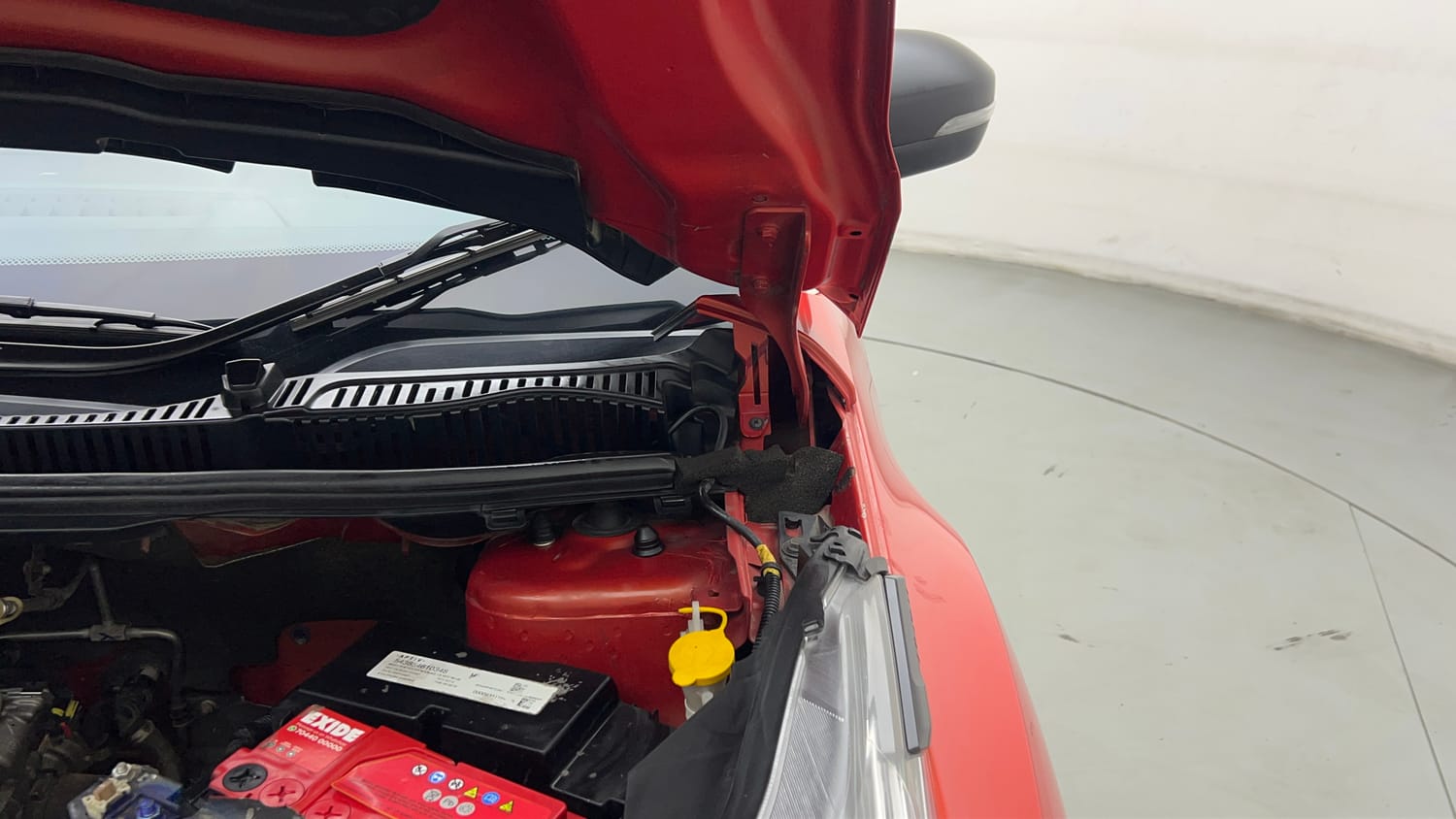 Used 2022 Tata Nexon XM Plus (S) Petrol Manual engine ENGINE LEFT SIDE HINGE & APRON VIEW