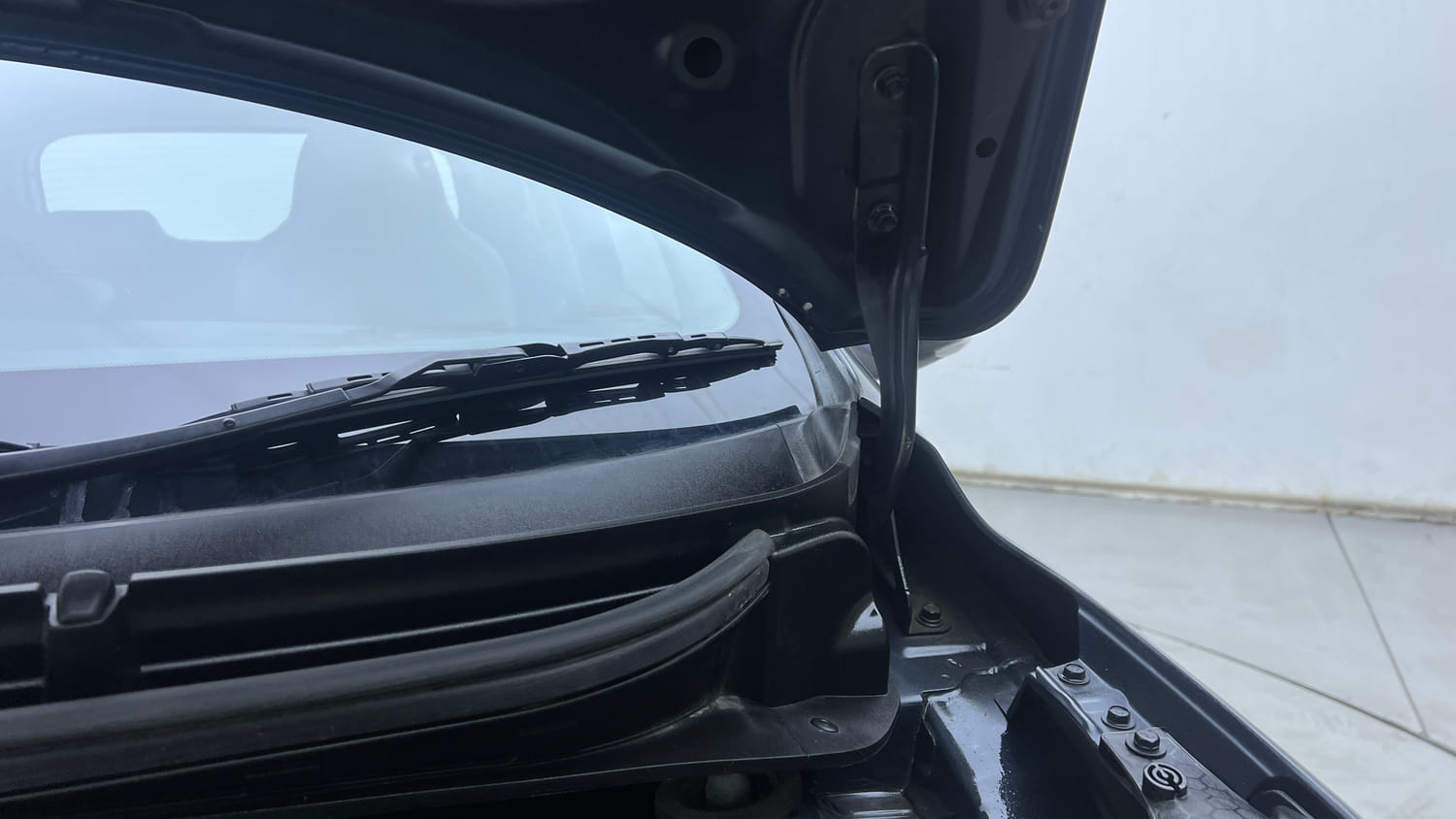 Used 2022 Hyundai Grand i10 Nios Sportz 1.2 Kappa VTVT Petrol Manual engine ENGINE LEFT SIDE HINGE & APRON VIEW