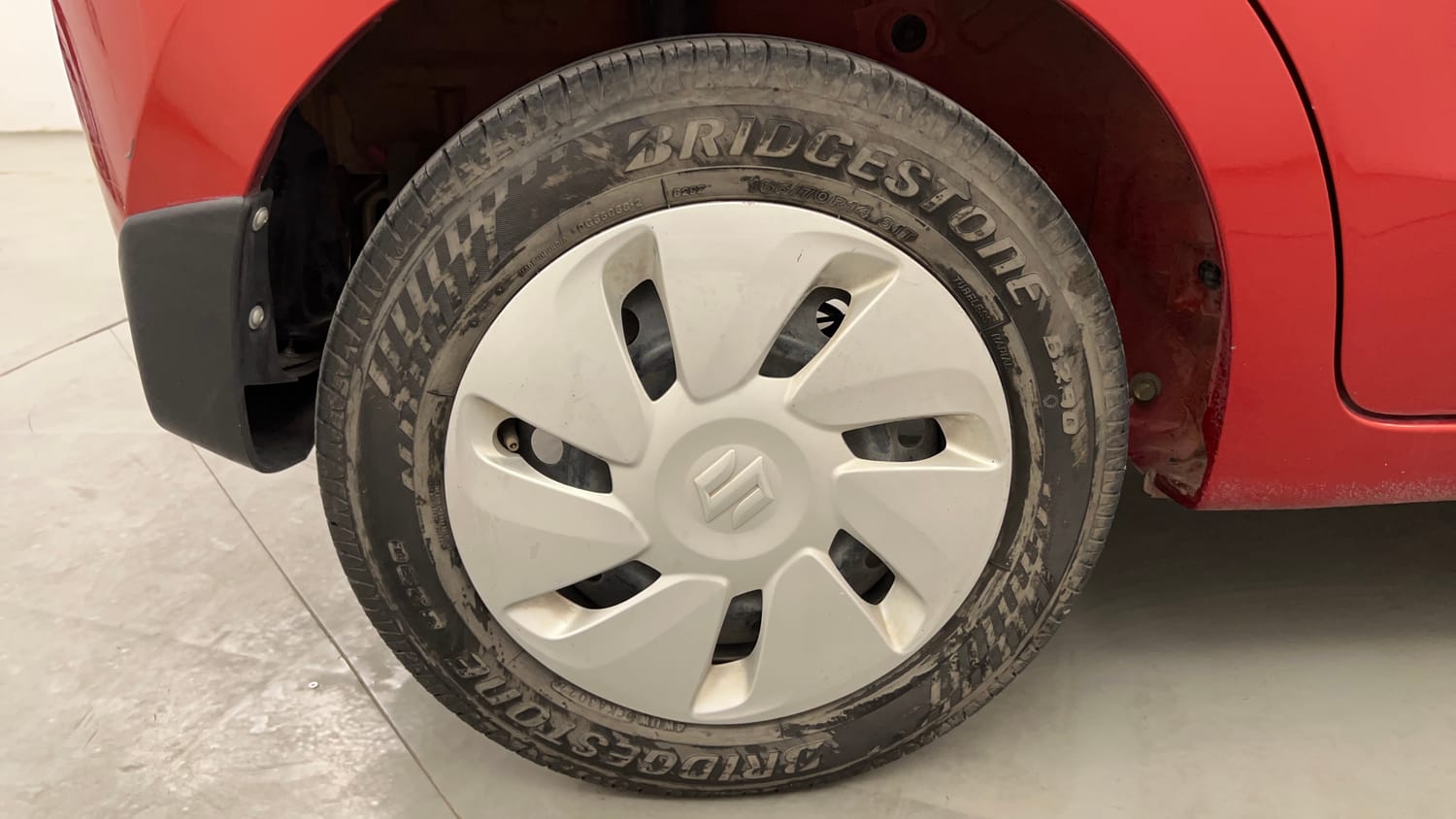Used 2014 Maruti Suzuki Celerio VXi AMT Petrol Automatic tyres RIGHT REAR TYRE RIM VIEW