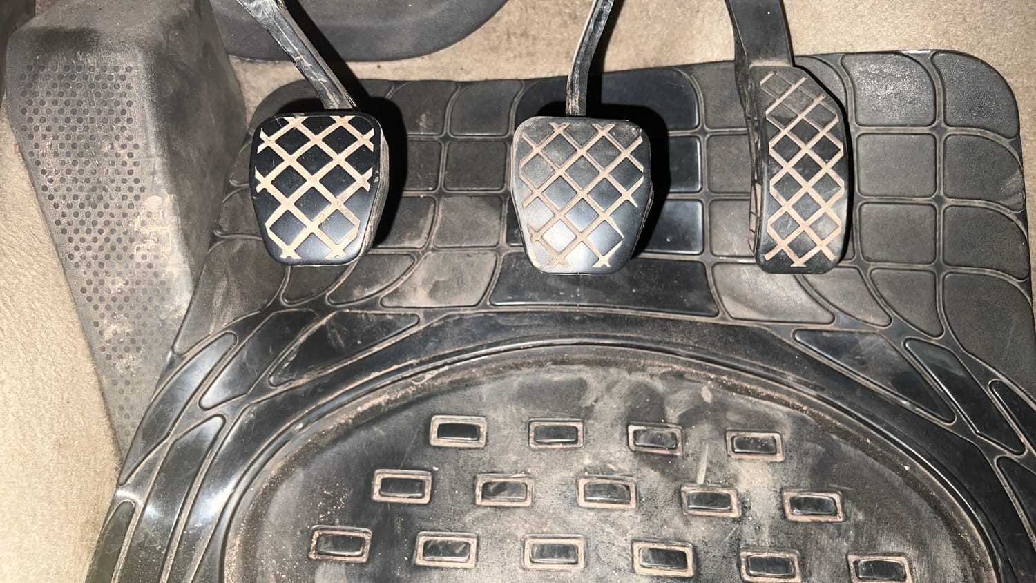 Used 2016 Volkswagen Polo Highline1.2L (P) Petrol Manual interior PEDALS VIEW