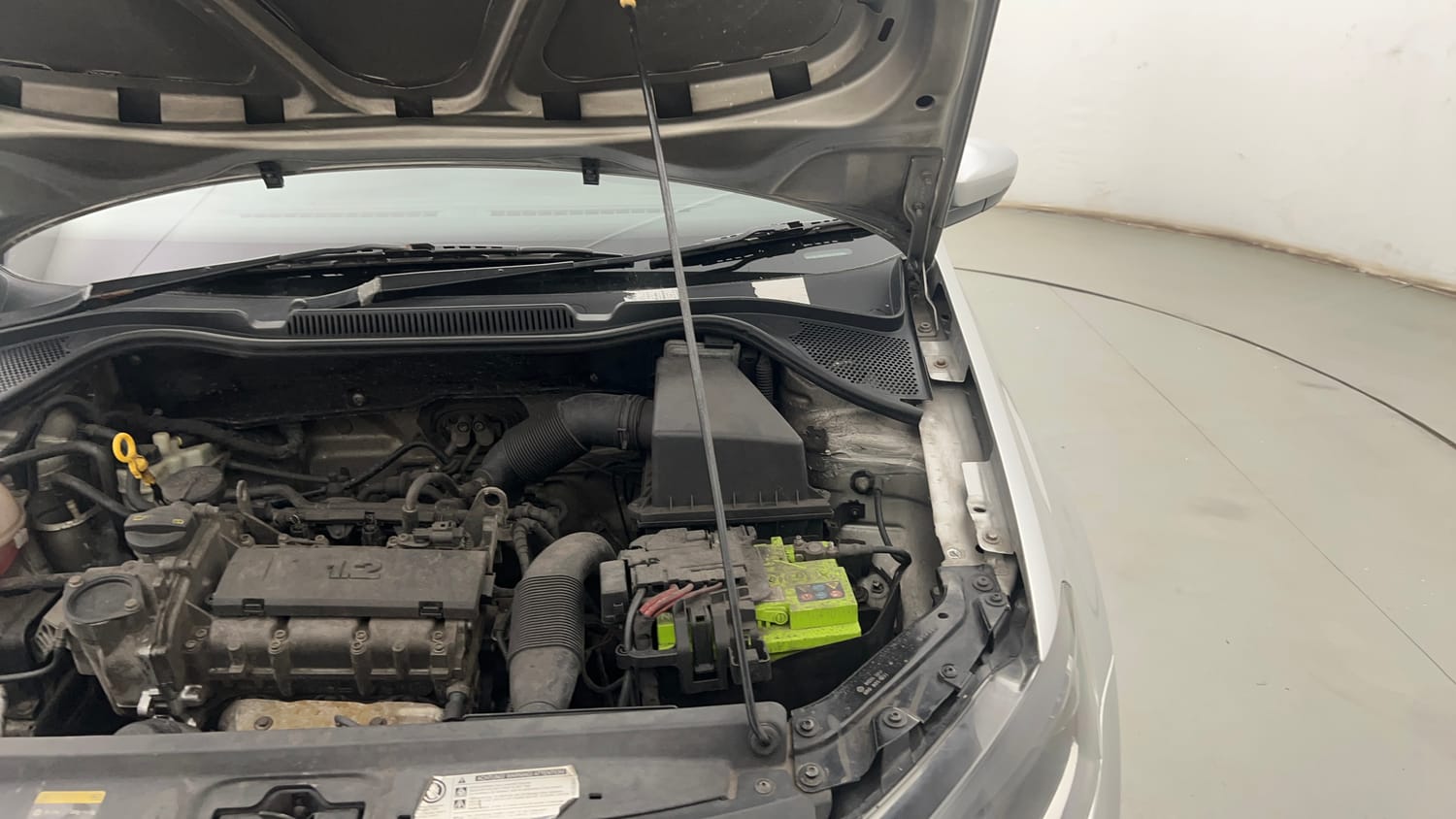Used 2016 Volkswagen Polo Highline1.2L (P) Petrol Manual engine ENGINE LEFT SIDE HINGE & APRON VIEW