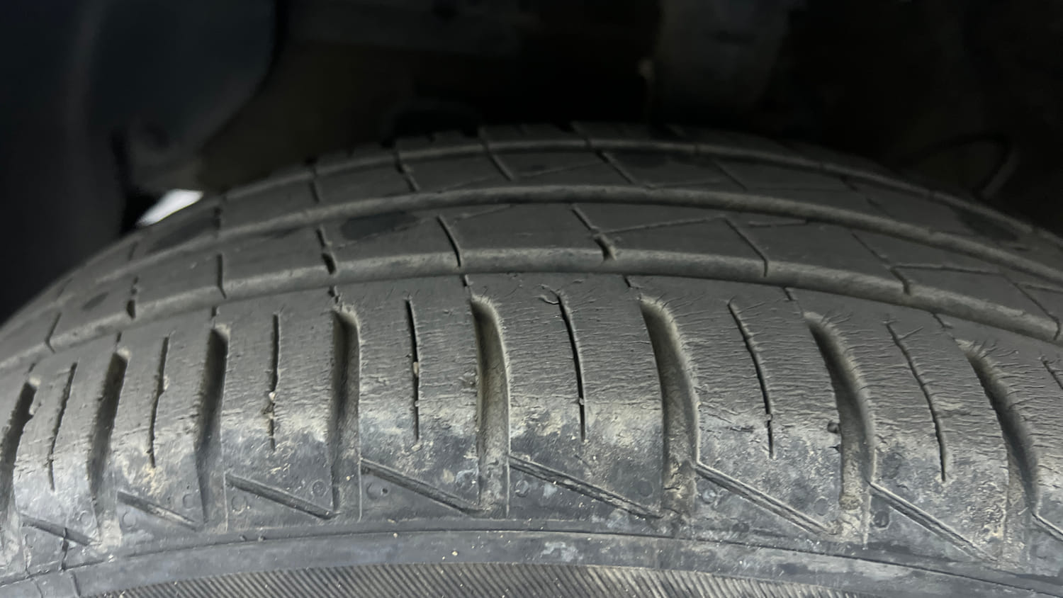 Used 2022 Hyundai Grand i10 Nios Sportz 1.2 Kappa VTVT Petrol Manual tyres LEFT FRONT TYRE TREAD VIEW