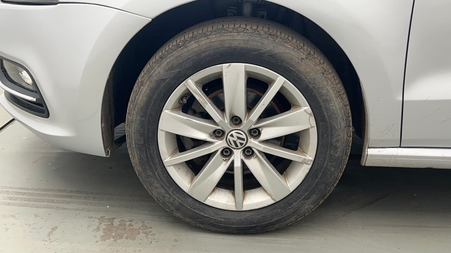 Used 2016 Volkswagen Polo Highline1.2L (P) Petrol Manual tyres LEFT FRONT TYRE RIM VIEW