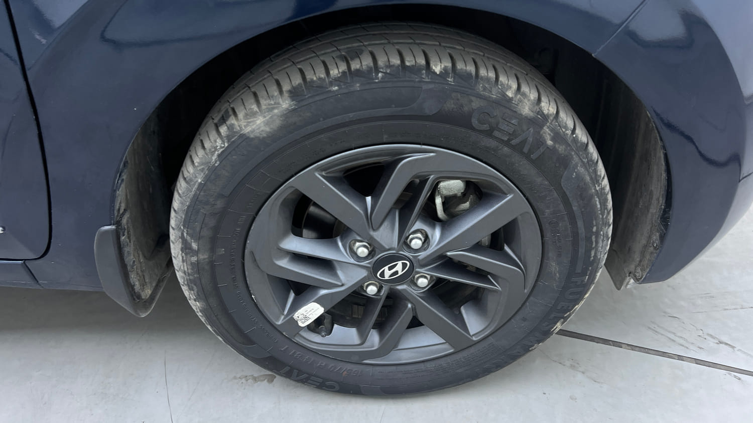 Used 2022 Hyundai Grand i10 Nios Sportz 1.2 Kappa VTVT Petrol Manual tyres RIGHT FRONT TYRE RIM VIEW