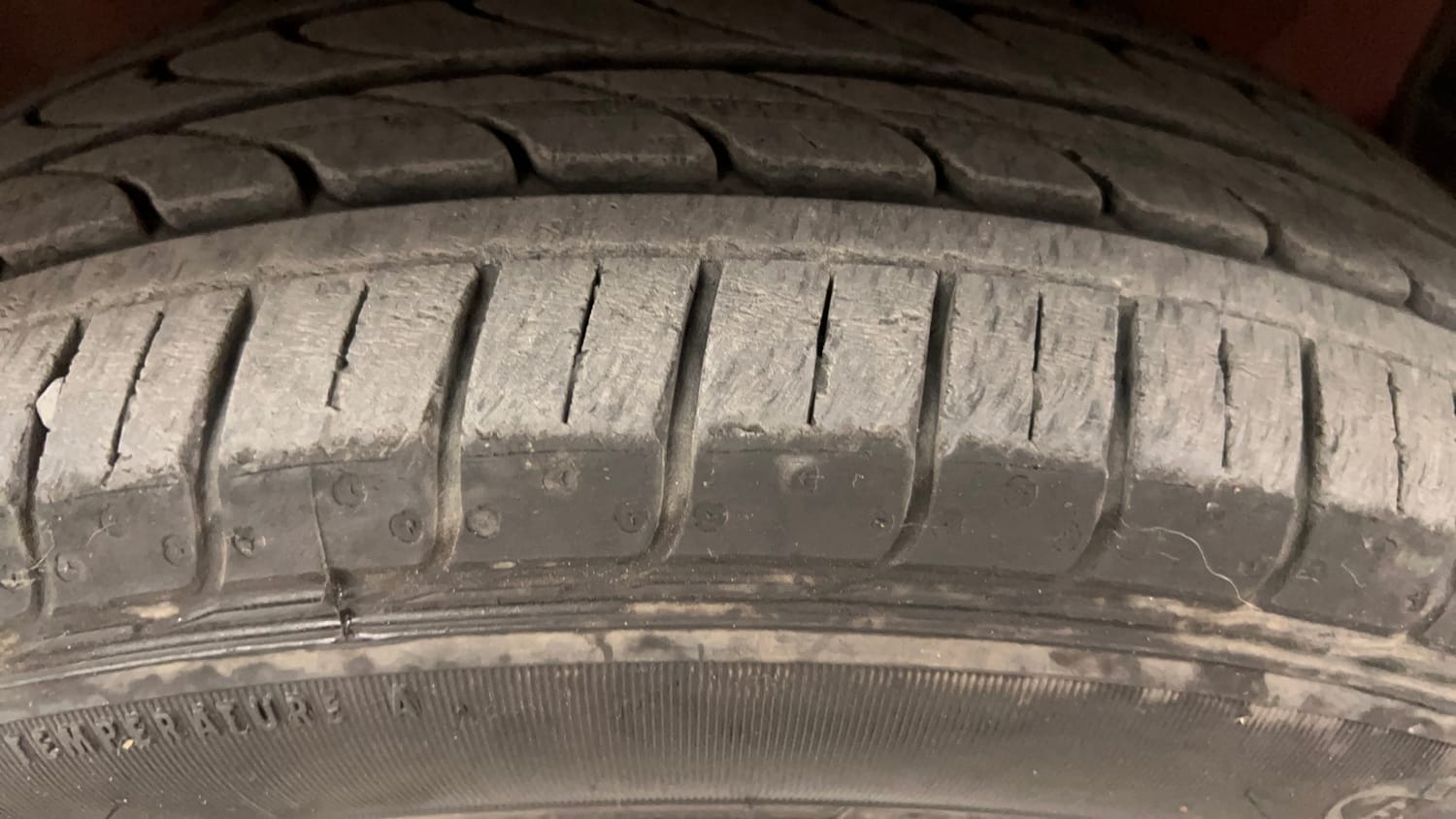Used 2014 Maruti Suzuki Celerio VXi AMT Petrol Automatic tyres RIGHT FRONT TYRE TREAD VIEW