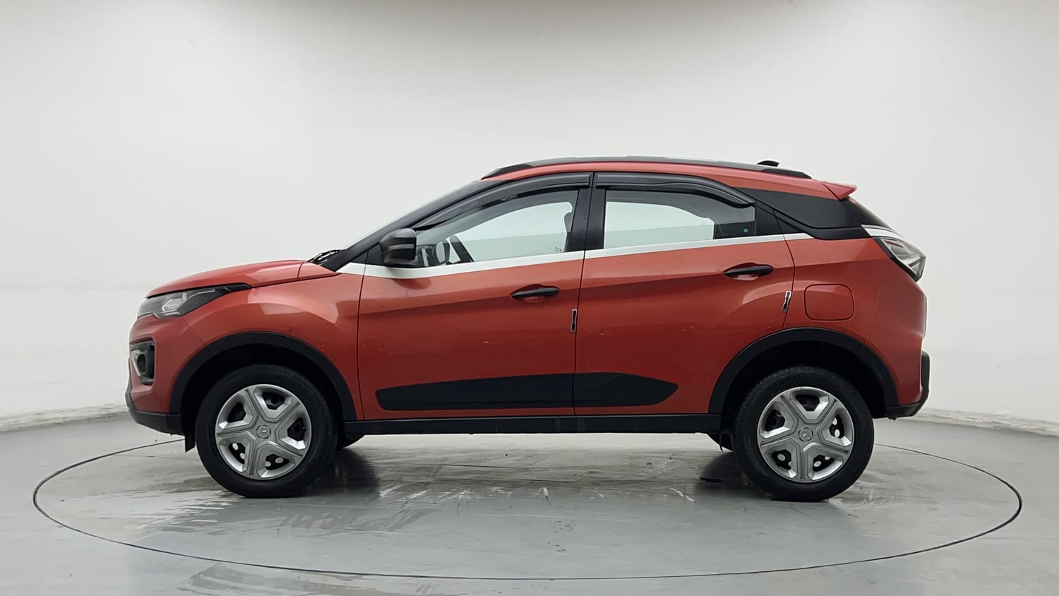 Used 2022 Tata Nexon XM Plus (S) Petrol Manual exterior LEFT SIDE VIEW