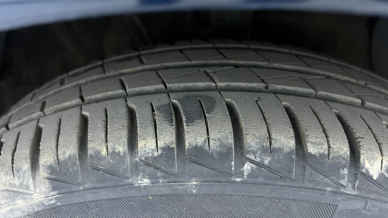 Used 2022 Hyundai Grand i10 Nios Sportz 1.2 Kappa VTVT Petrol Manual tyres RIGHT FRONT TYRE TREAD VIEW