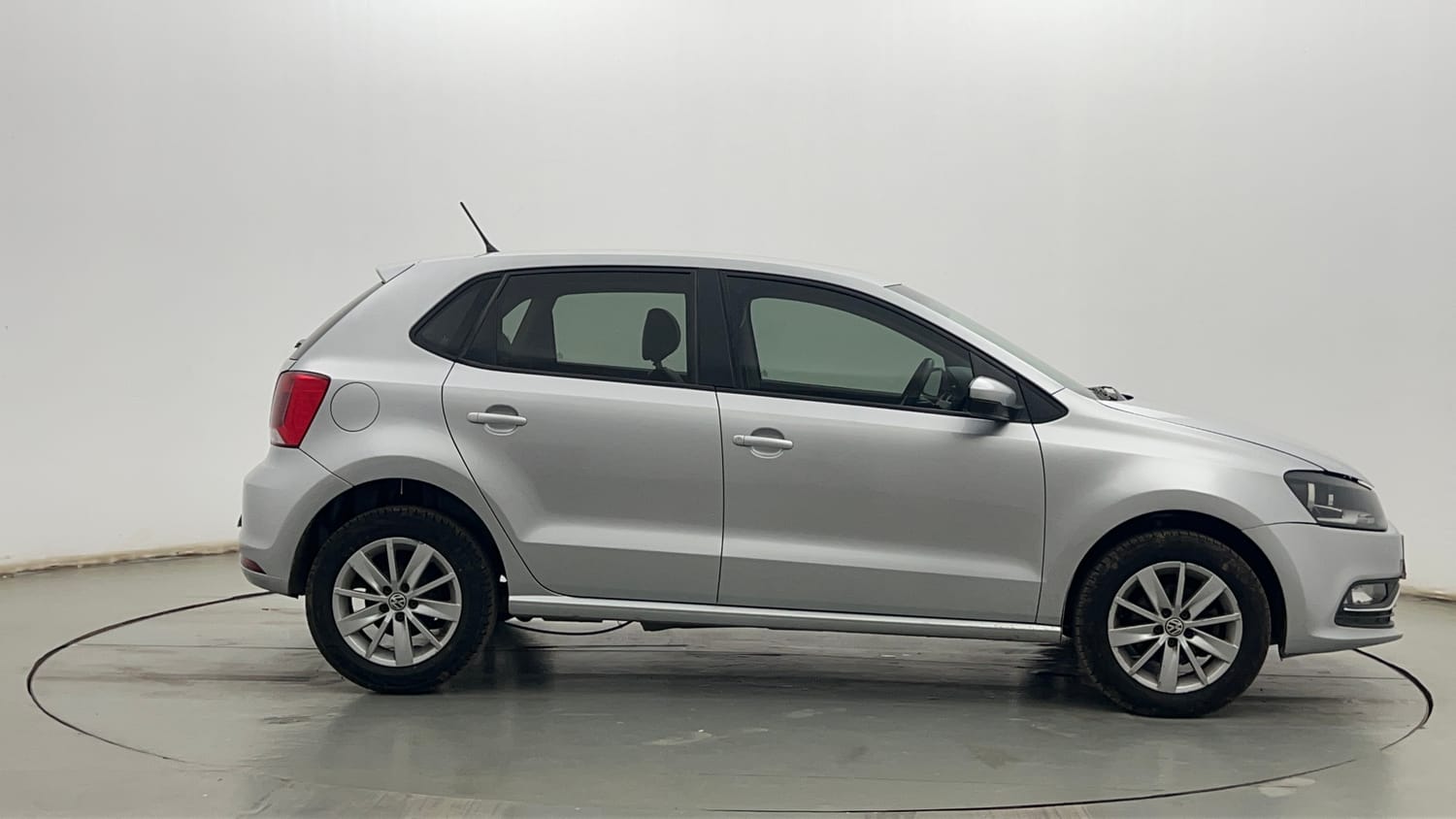Used 2016 Volkswagen Polo Highline1.2L (P) Petrol Manual exterior RIGHT SIDE VIEW